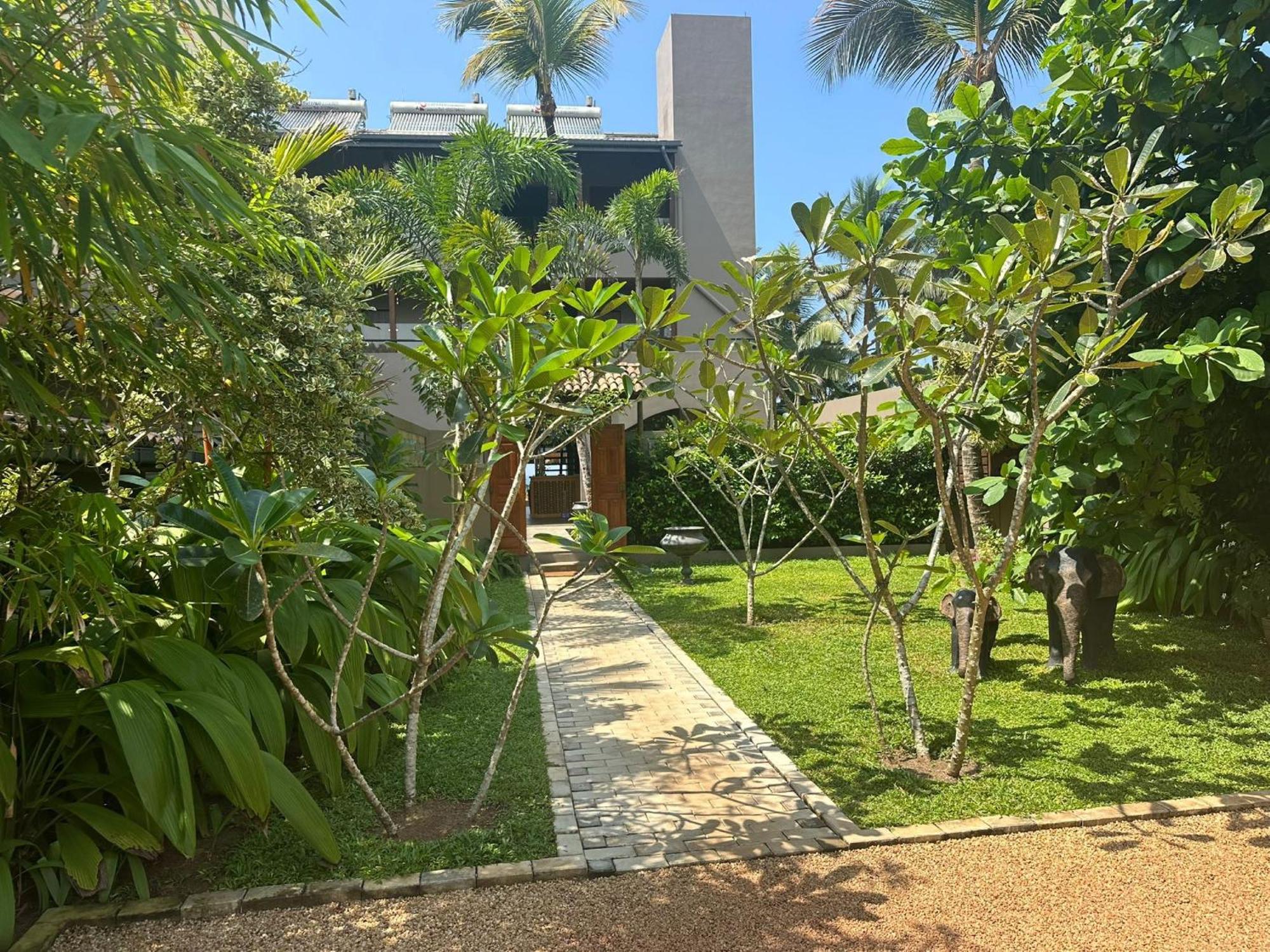 Bk Beach Boutique Hotel - Hikkaduwa Exteriör bild