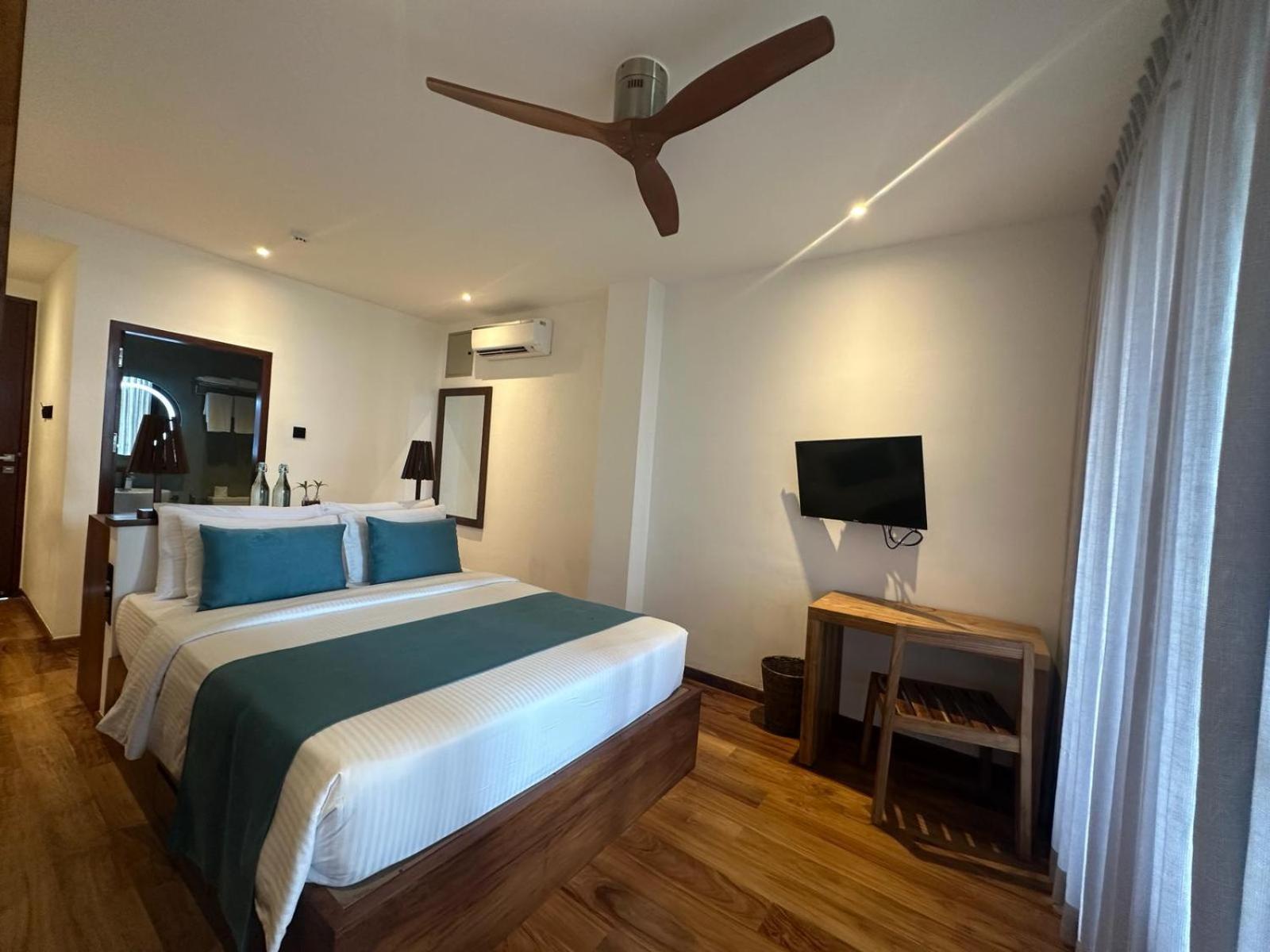 Bk Beach Boutique Hotel - Hikkaduwa Exteriör bild