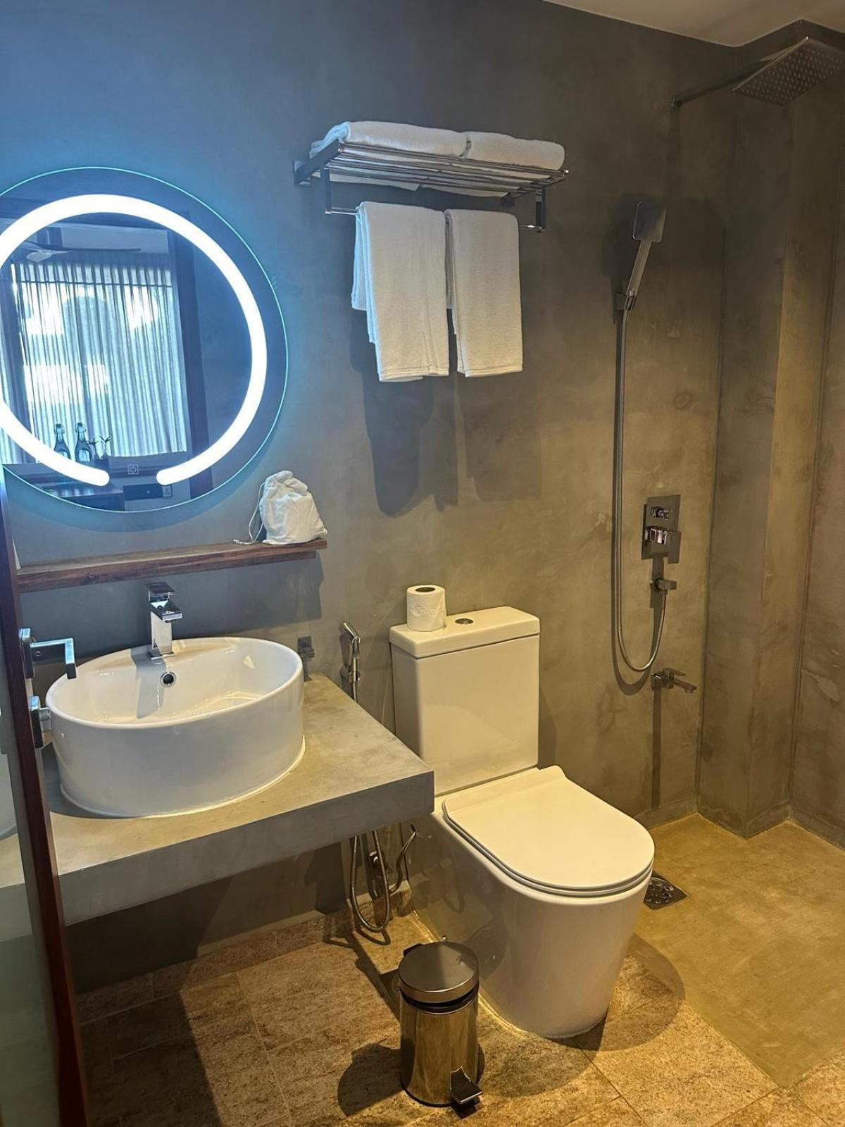 Bk Beach Boutique Hotel - Hikkaduwa Exteriör bild