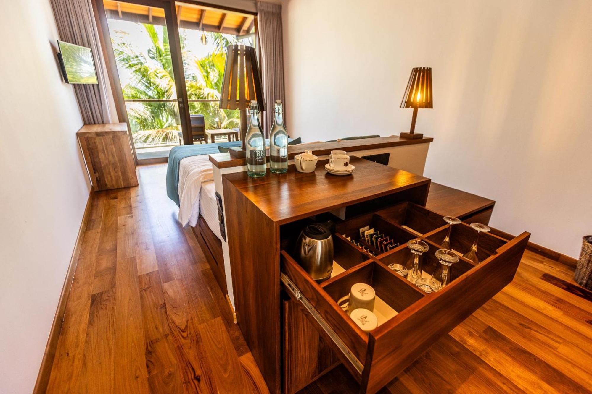 Bk Beach Boutique Hotel - Hikkaduwa Exteriör bild